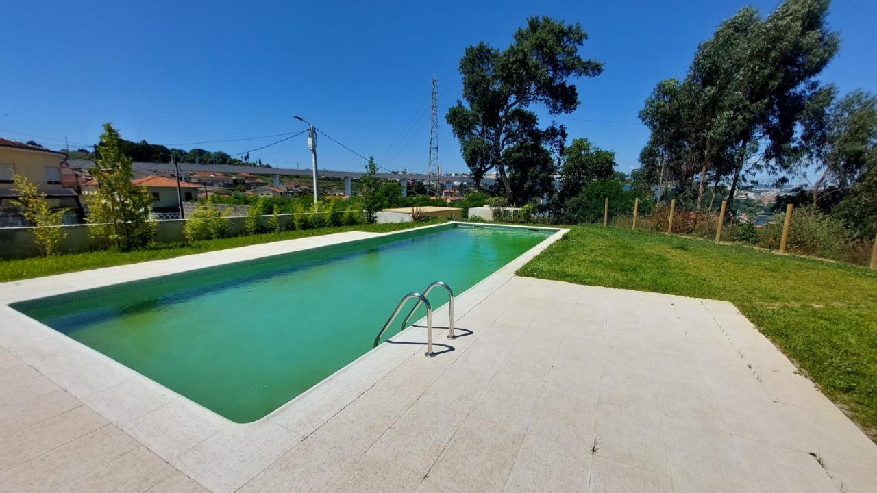 Apartment Amazing Design With Garden & Pool By Vacationy